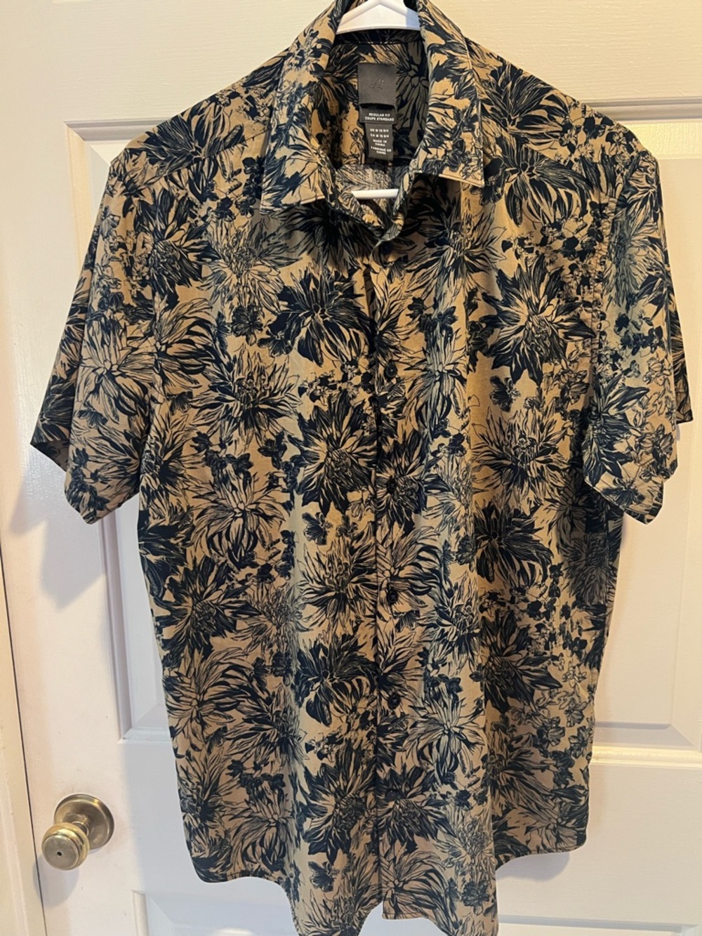 H&M Men's Short-Sleeve Floral Button-Down Shirt - Tan & Black